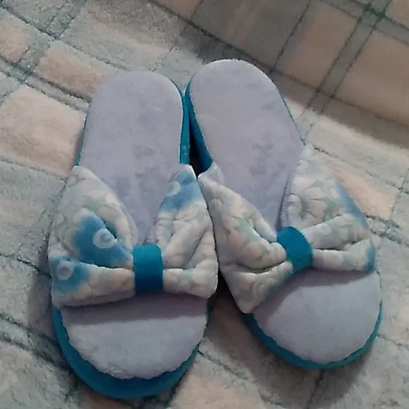 From Avon Shoes Avon Cozy House Or Bedroom Slippers Nip Small